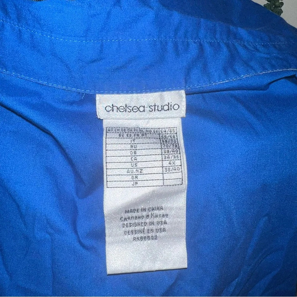 Plus size women’s blue button up top - Picture 5 of 6